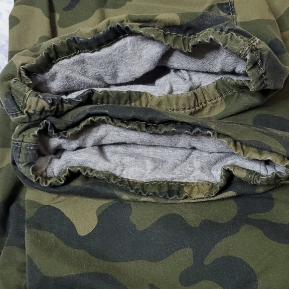 GapKids Lined Camo Jogger Pants - Picture 2 of 9